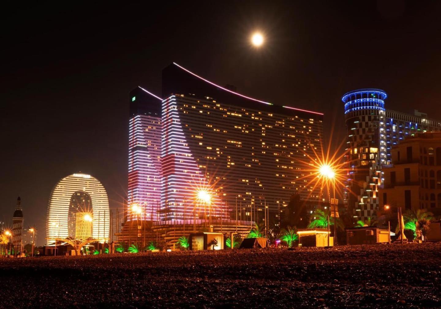 Orbi Sea View 24/7 *